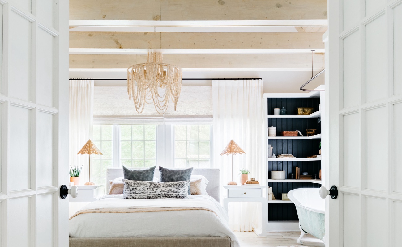 Leo Cottage's main bedroom has a luxurious queen-size bed.