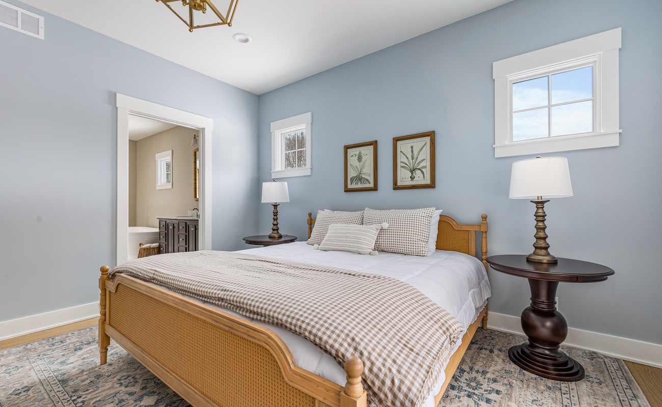 Wake up to soft linens, warm tones, and the ultimate vacation vibes!