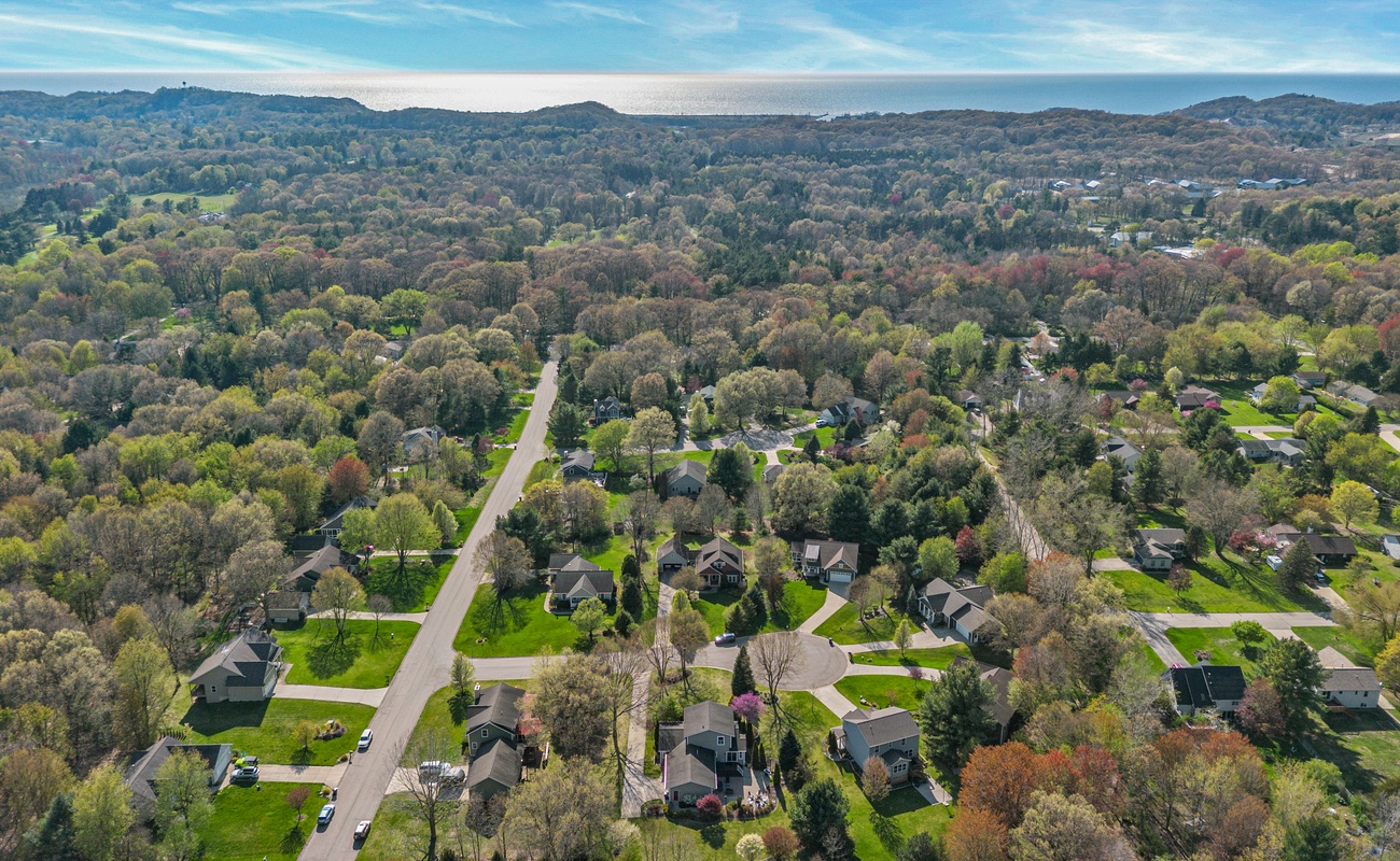 Peaceful setting with easy access to everything Saugatuck offers.