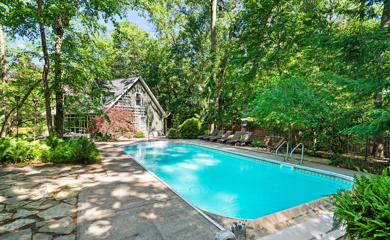 A perfect plunge in a picture-perfect setting.