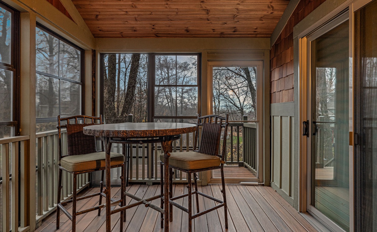 Morning coffee tastes better with a view like this. Who’s joining me?