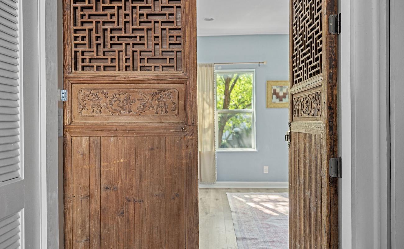 Knock knock, who's there? A beautifully patterned wooden door, that's who!
