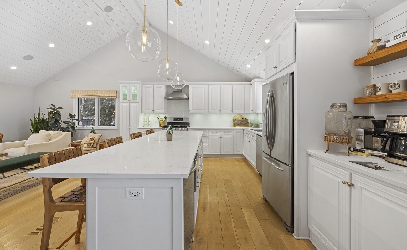 Loma House's bright, open kitchen brings everyone into the moment.