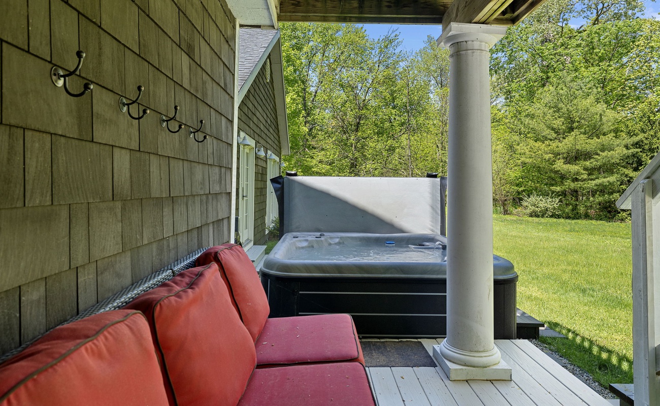 Oh, did someone say they'd enjoy a soothing deluxe hot tub session? Here ya' go.