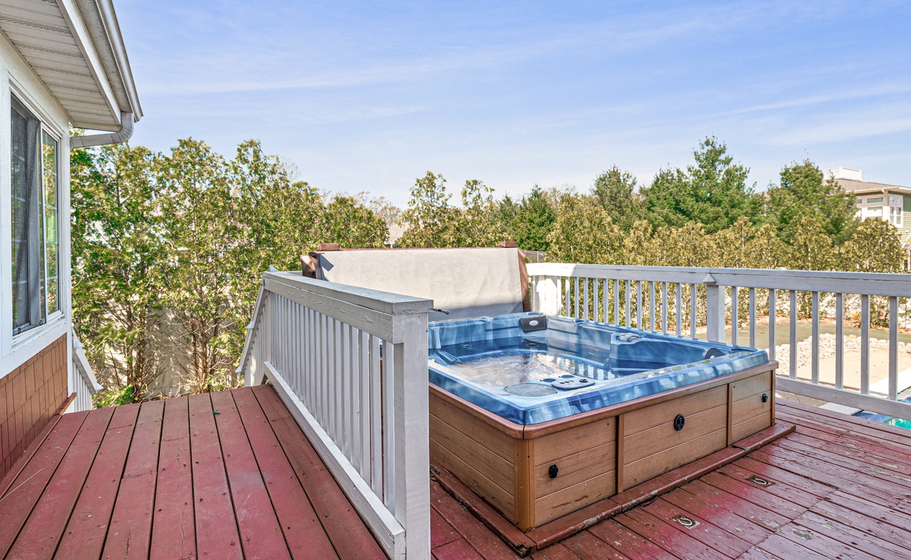 Soak under the stars or start your day with bubbles—this deckside hot tub’s got you covered.