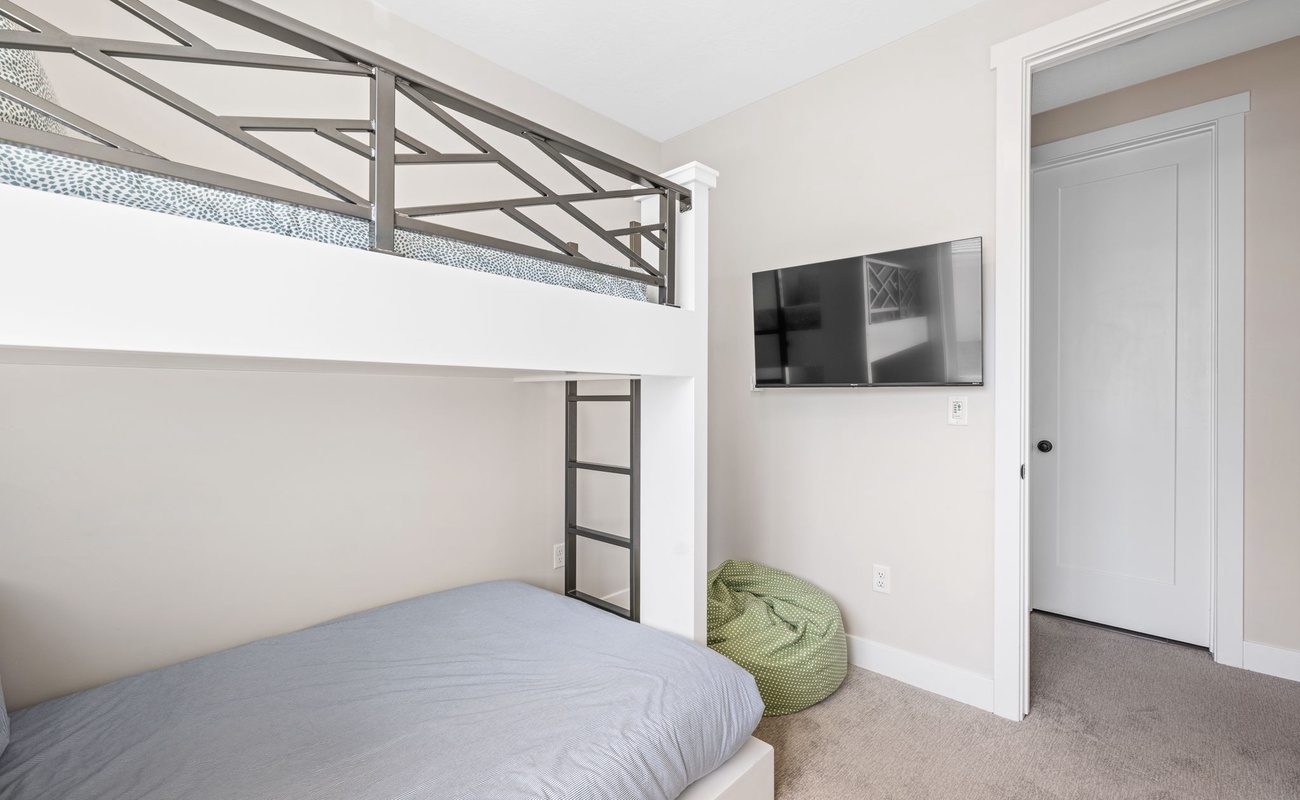 Twin/Full Bunk Room #2