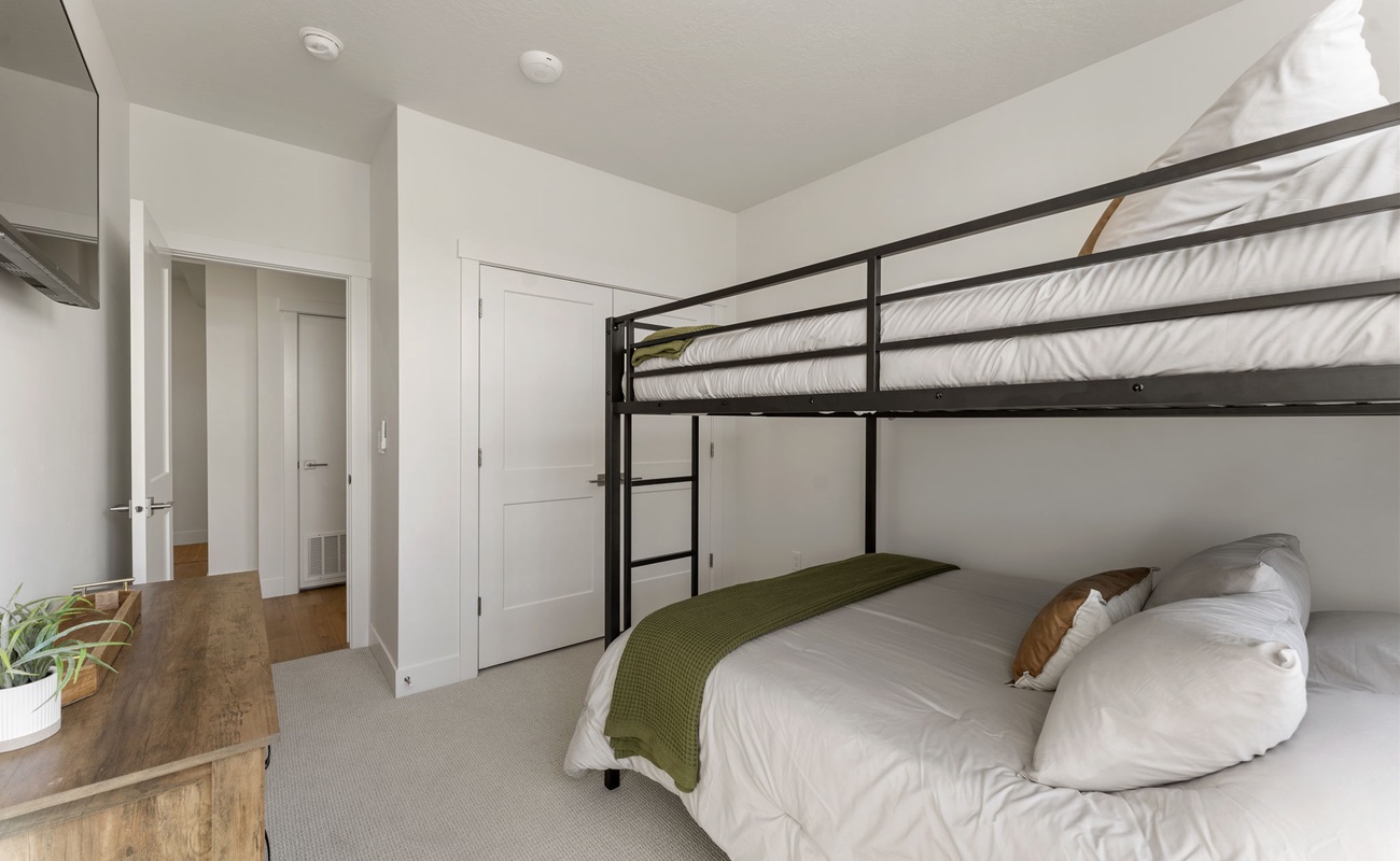 Queen/Queen Bunk Bed