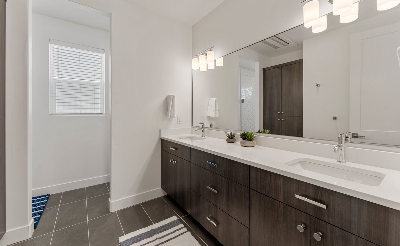 Casita Attached Full Bath