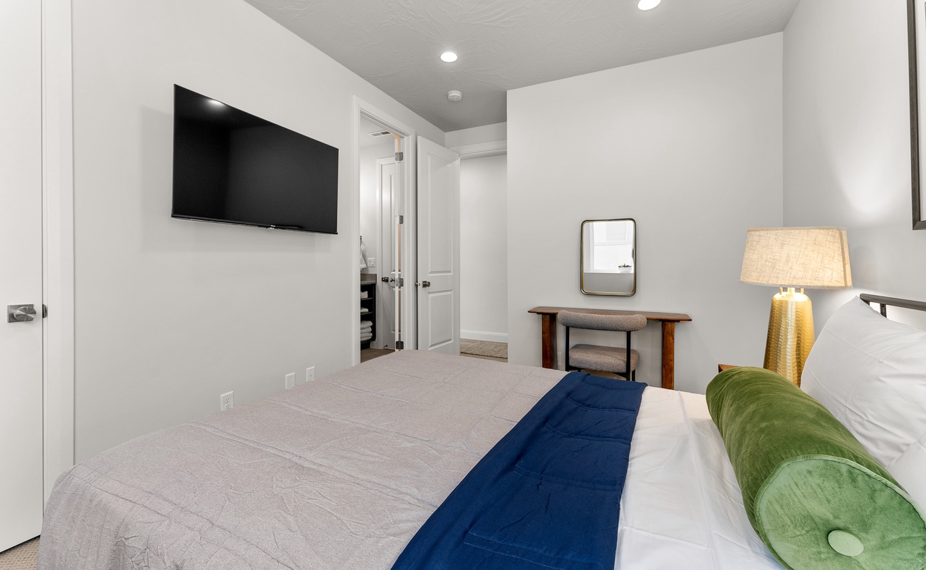 Queen Bedroom
