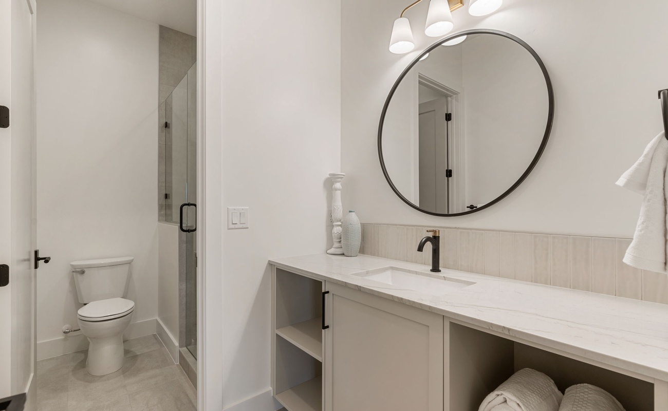 House 1: Bathroom