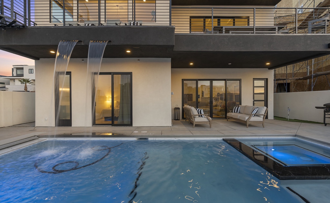 House 1: Private Pool