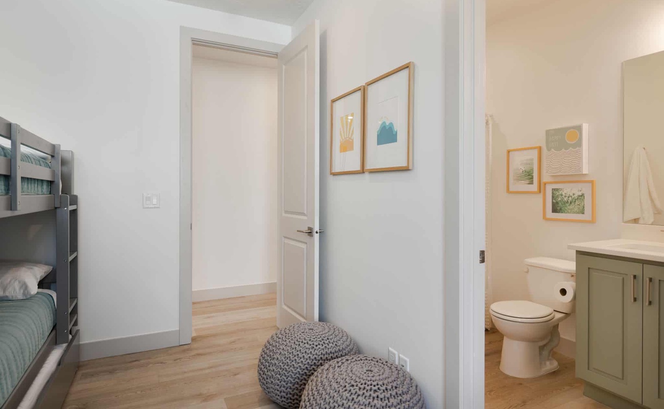 King Bed / Attached Bath