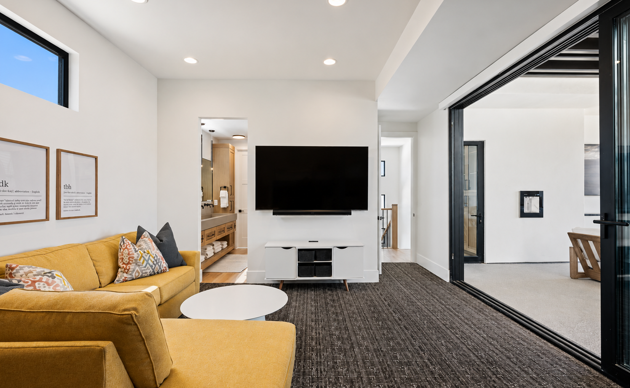 3 Double/Double Bunks + Family Room