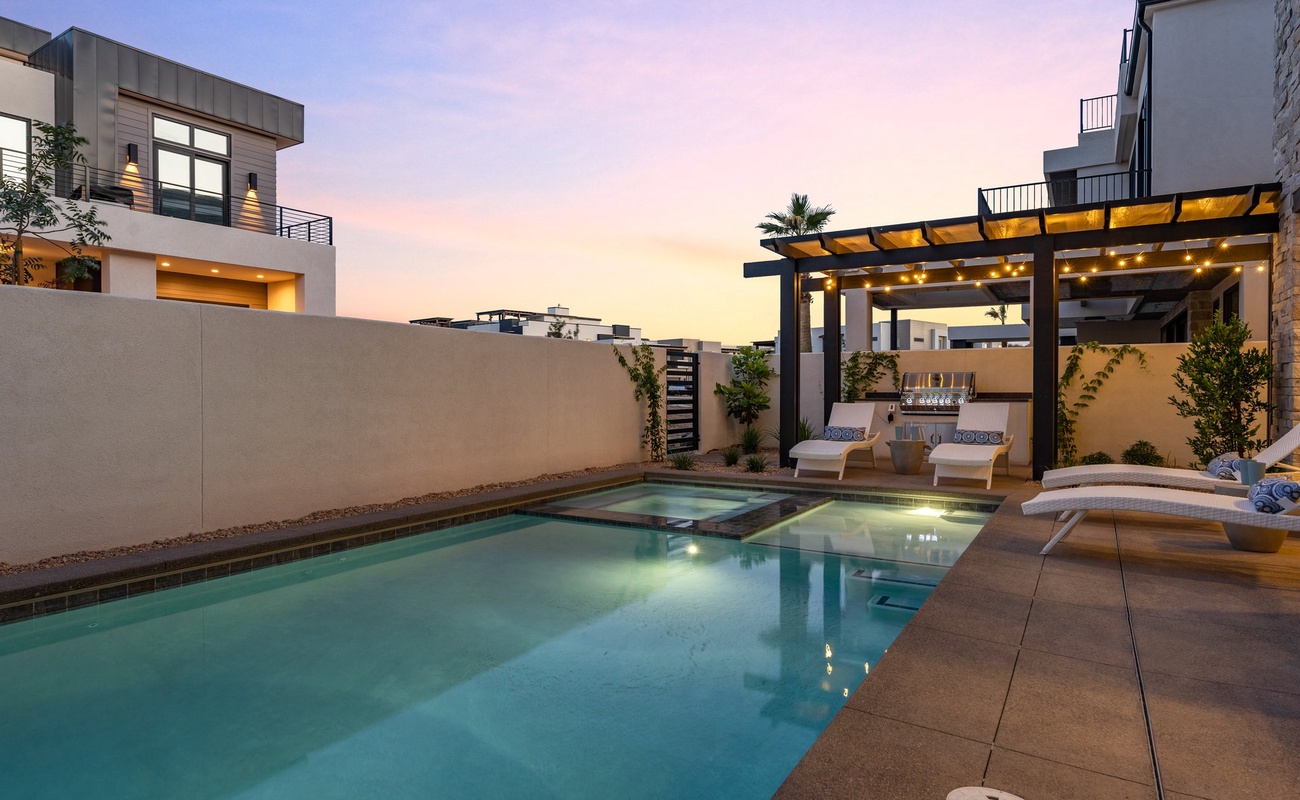 Private Pool + Hot Tub