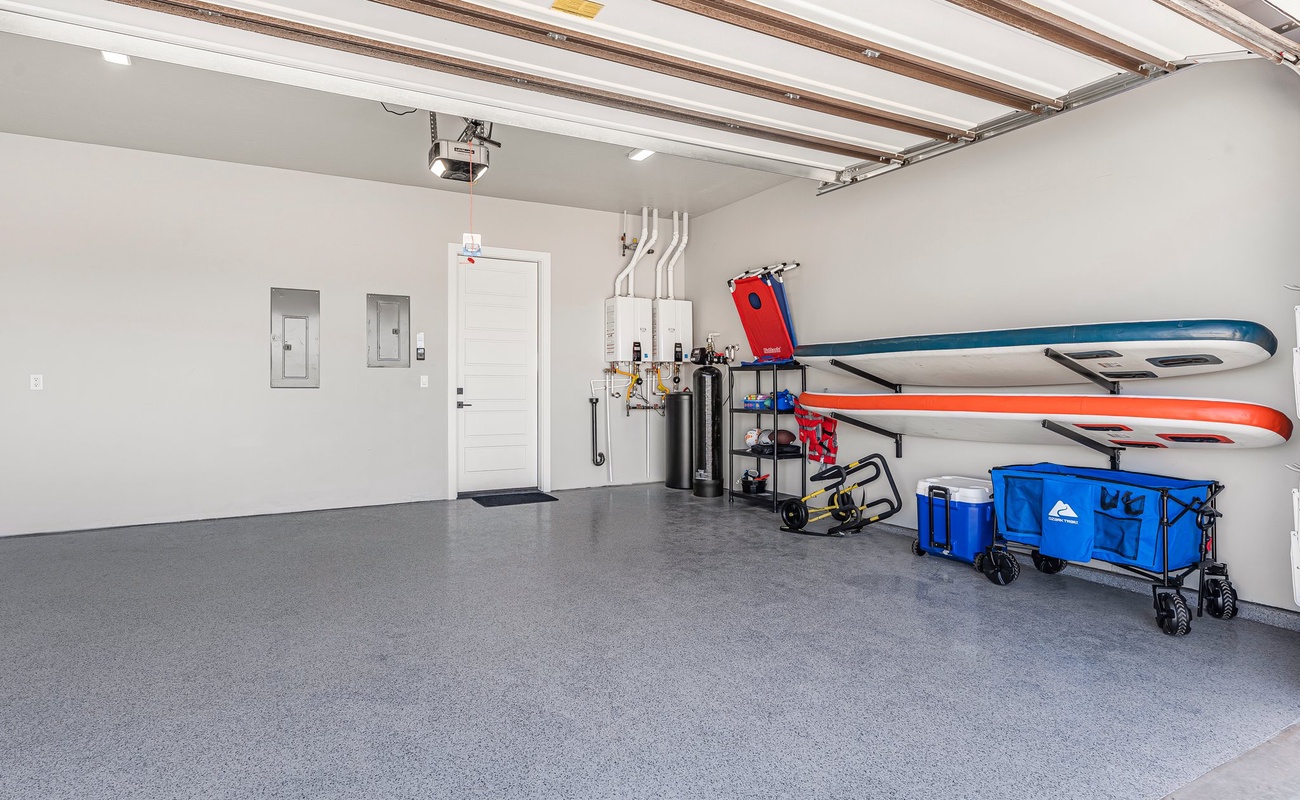 Garage and Amenities - Paddleboard