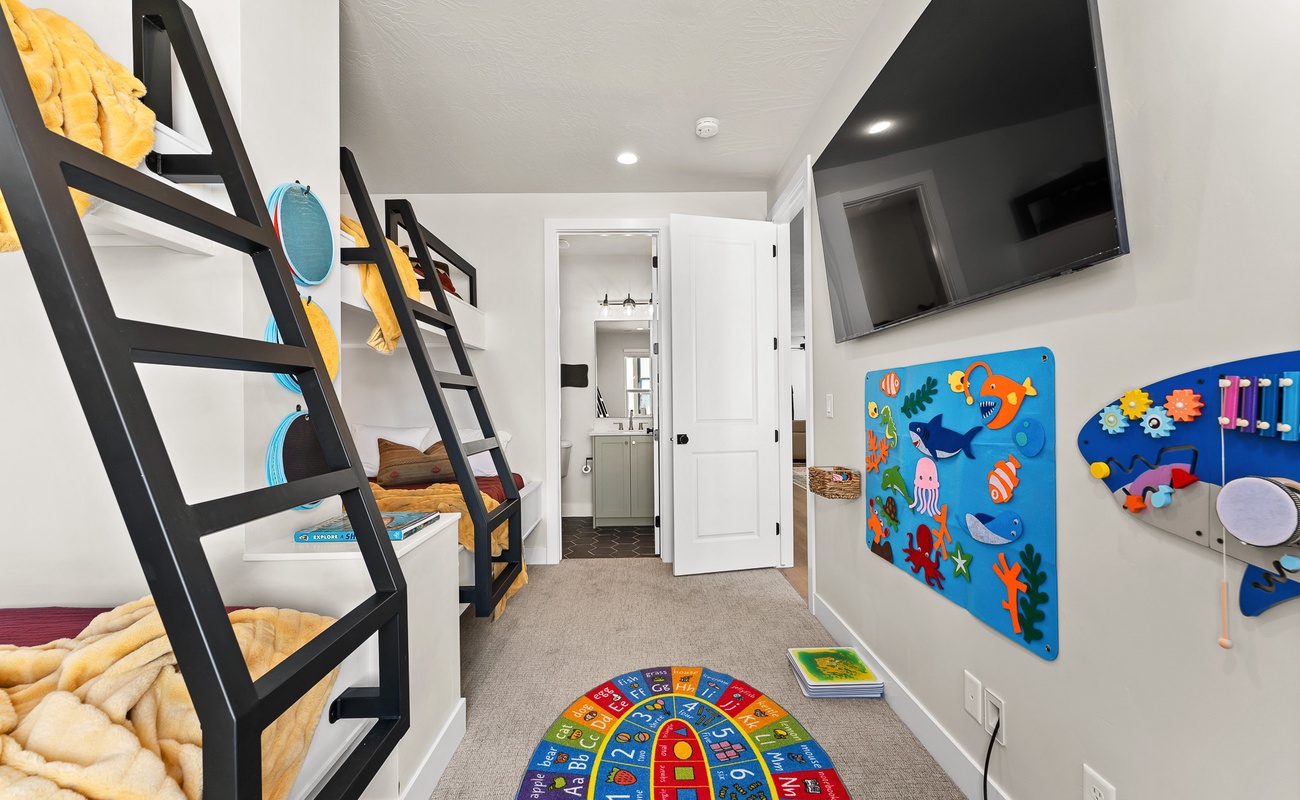 Buk Room - 2 T/D Bunks