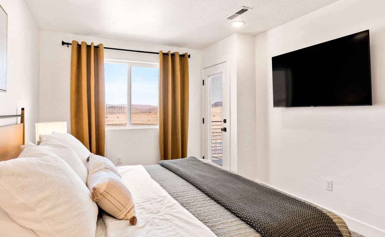 King Bedroom - 2nd Floor