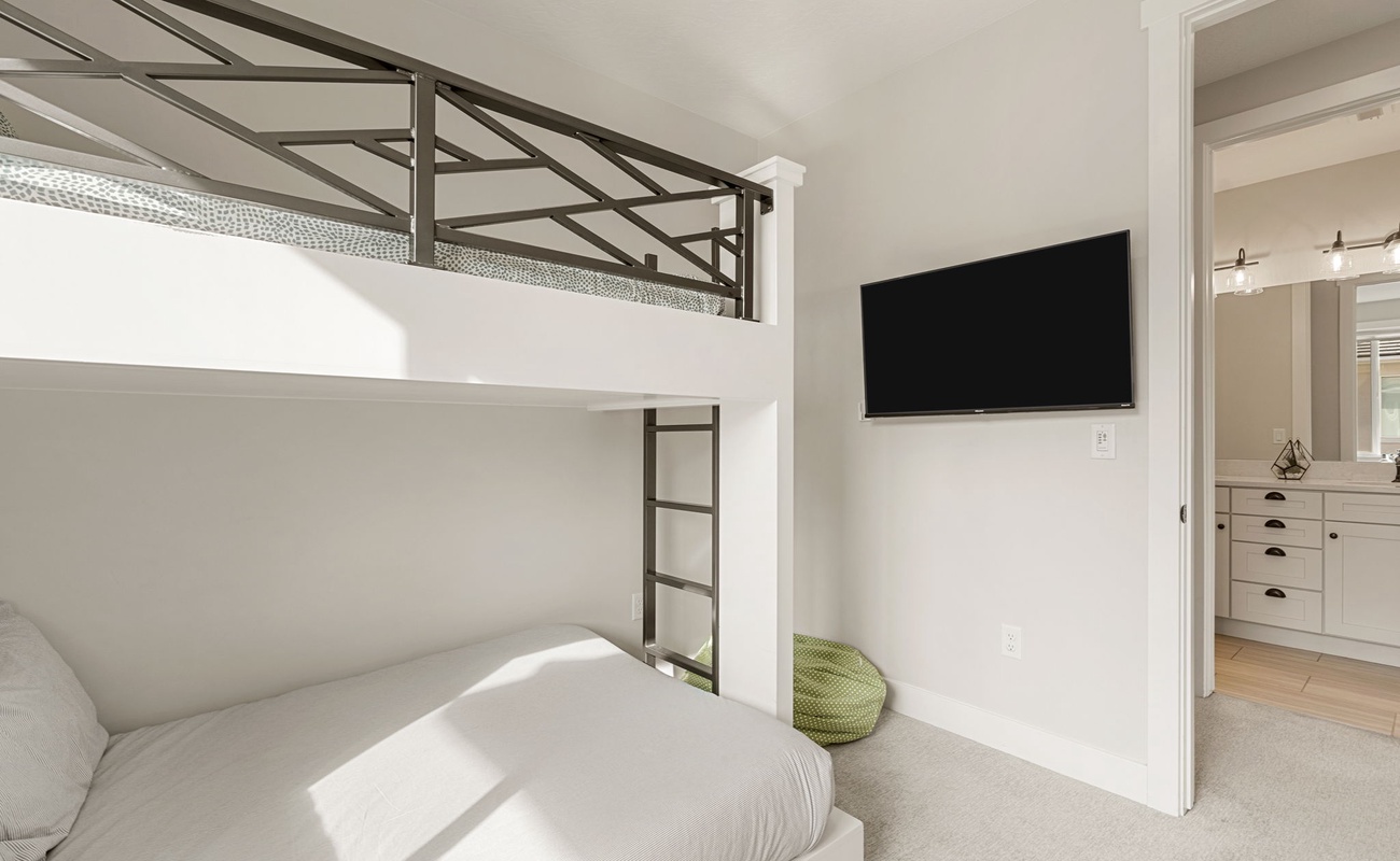 2 Twin/Full Bunk Room