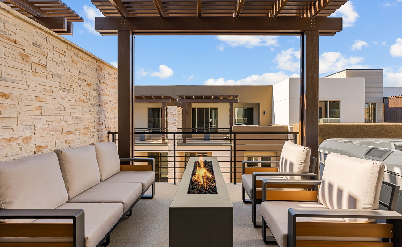Private Hot Tub + Fire Table