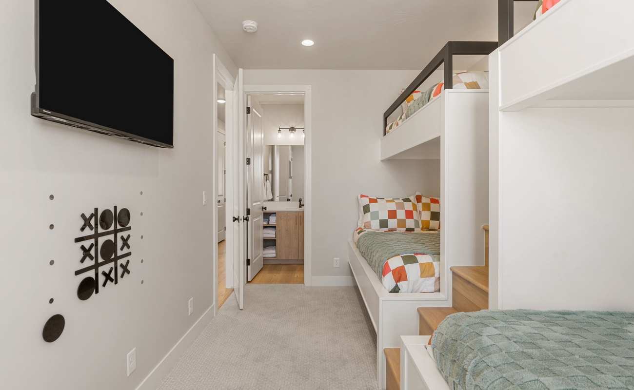 2 Twin/Double Bunks