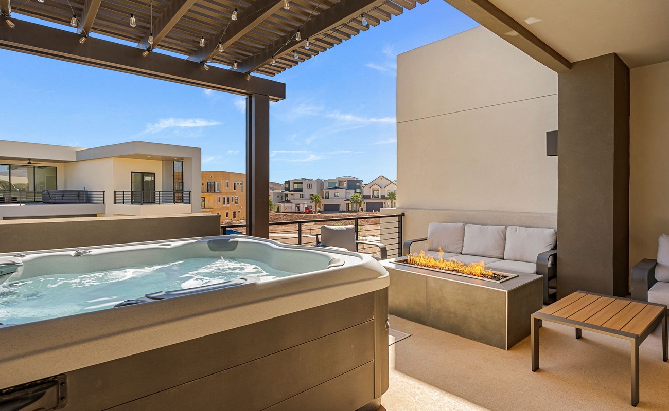 Private Hot Tub + Fire Table