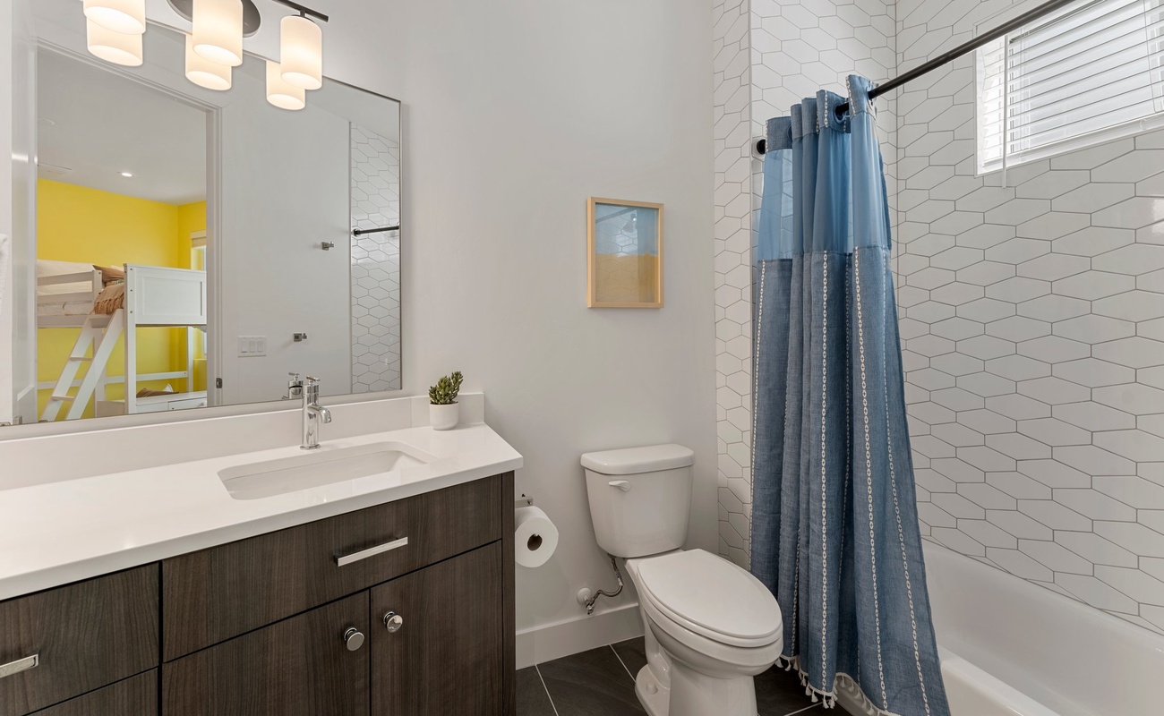 Casita Full Bath