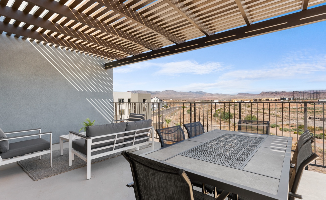 Patio Deck, Great Views, Seating and Table