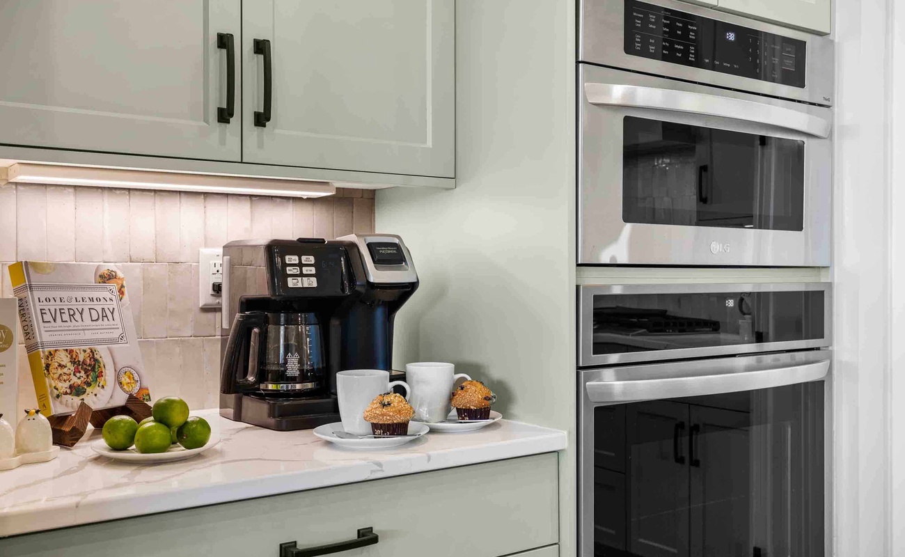 Coffee Maker & Fully Equipped Kitchen