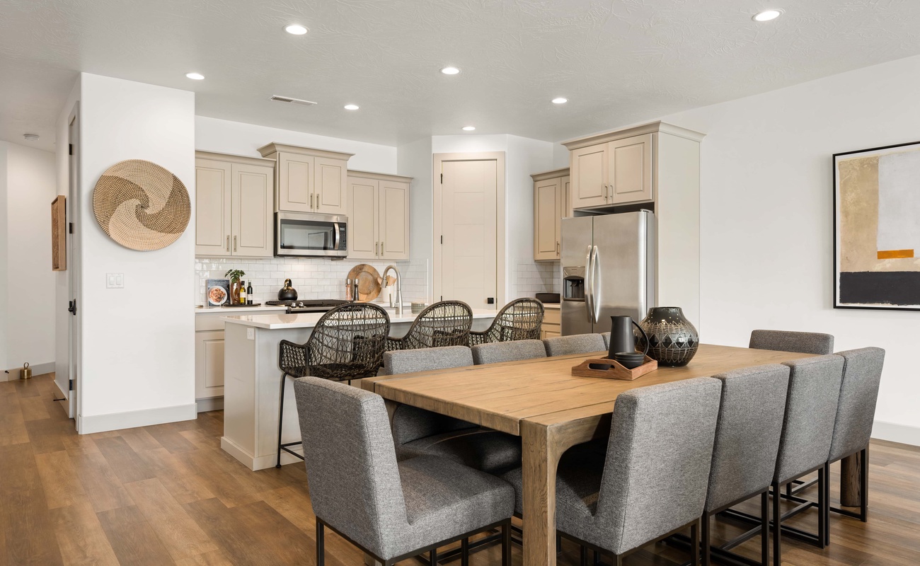 Unit 2 Dining Room / Fully Equipped Kitchen