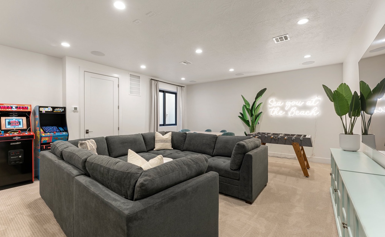 2 Queen/Queen Bunk Beds + Trundle/ Game Room