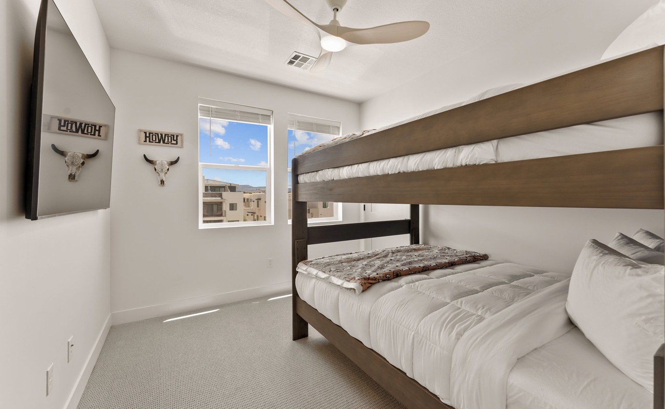 Queen/Queen Bunk Room