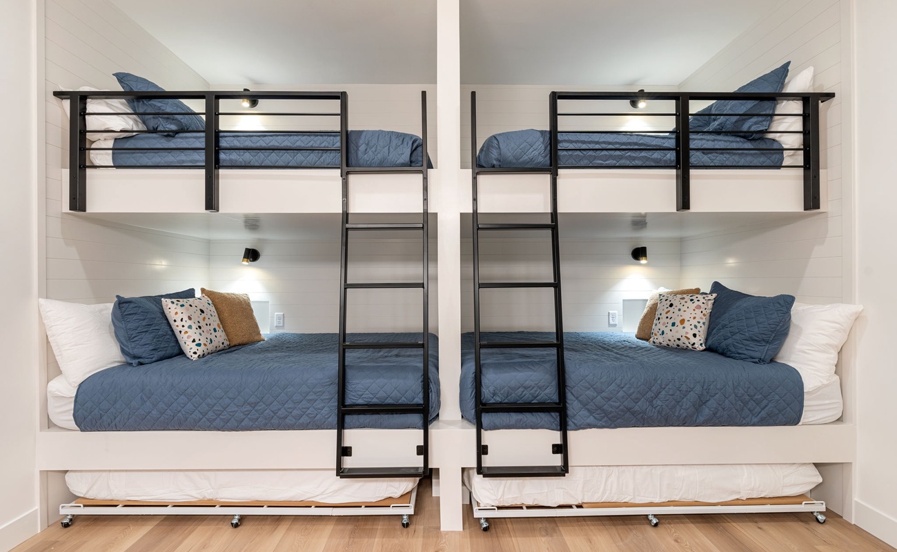 2 Double/Queen Bunks + 2 Twin Trundle Beds