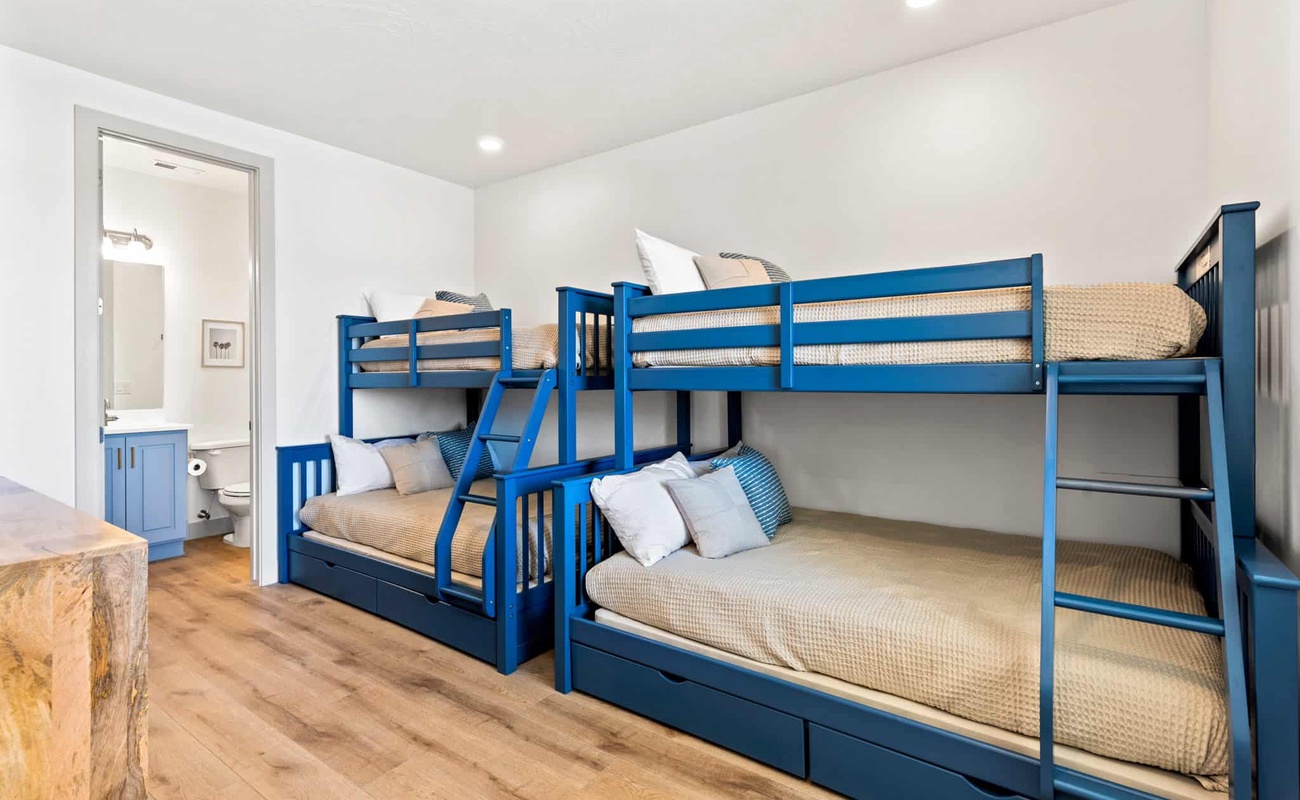 2 Twin / Full Bunks / Attached Bath