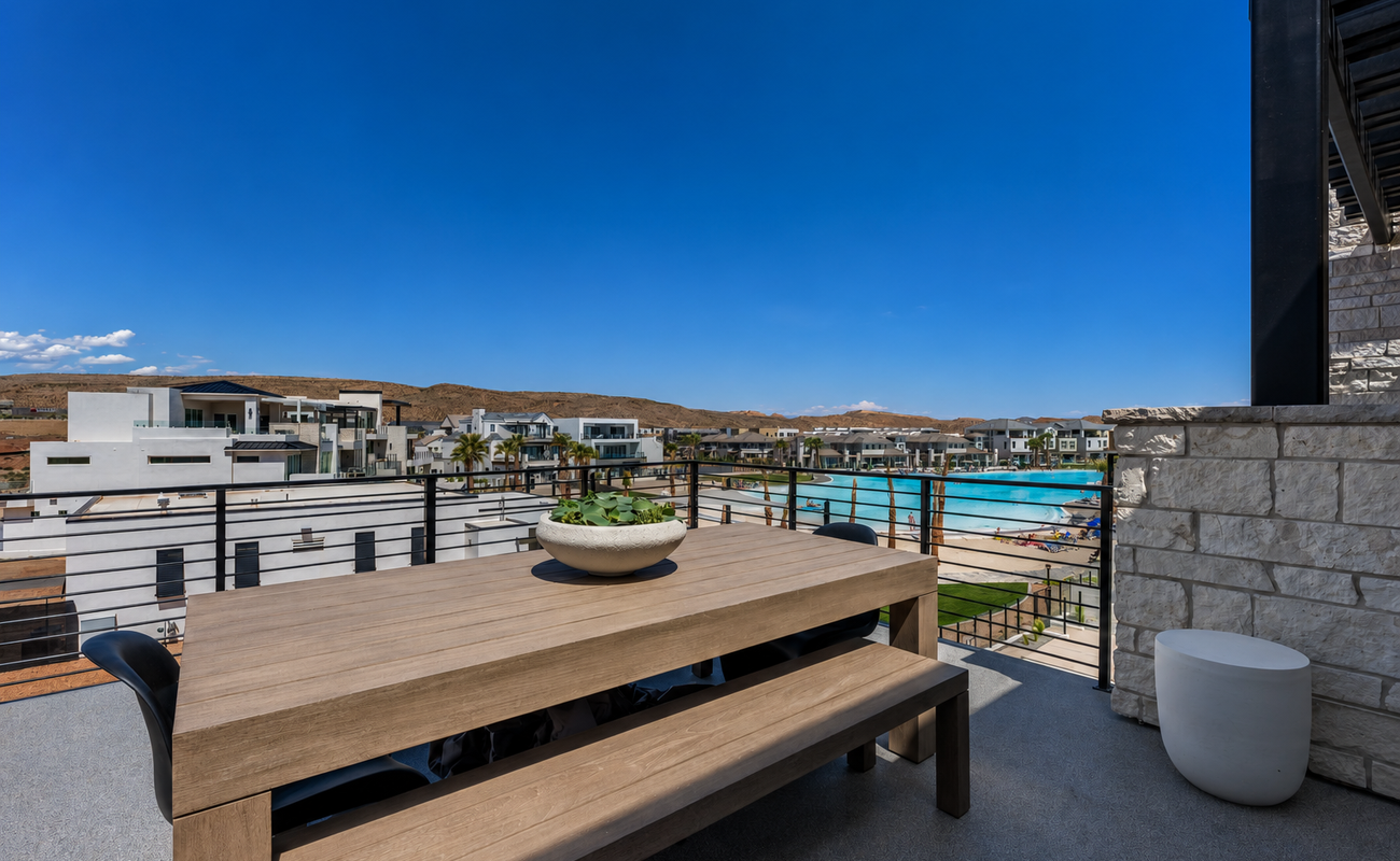 Outdoor Dining with View of the Lagoon