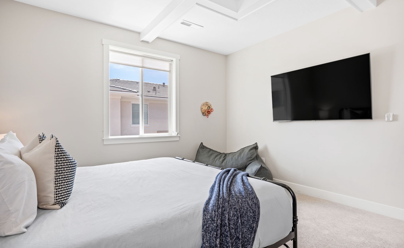 King Bed/Attached Bath