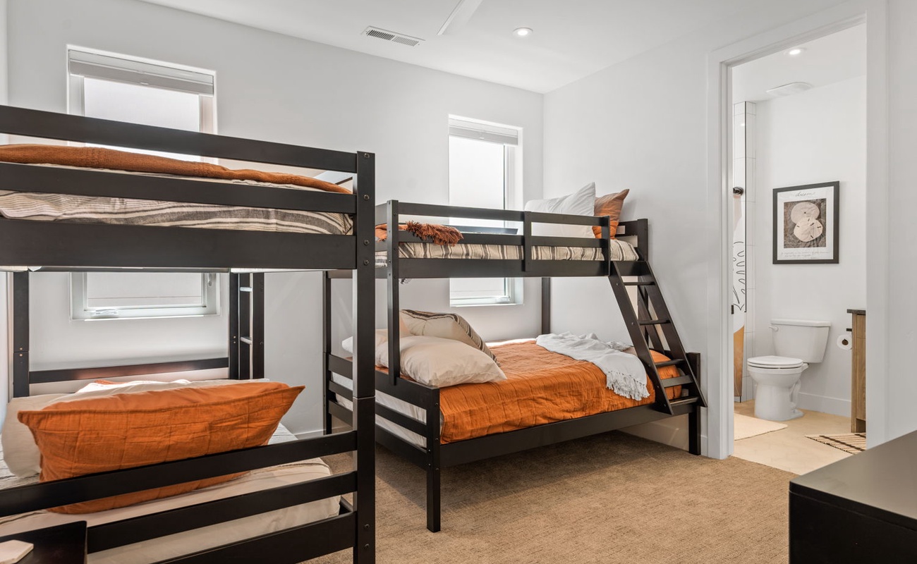 Twin/Full & Twin/Twin Bunk Beds/Attached Bath