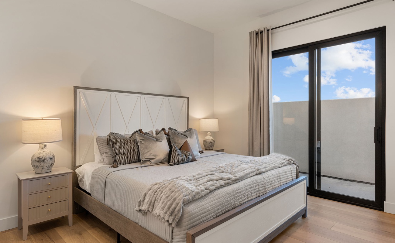 House 1: King bedroom