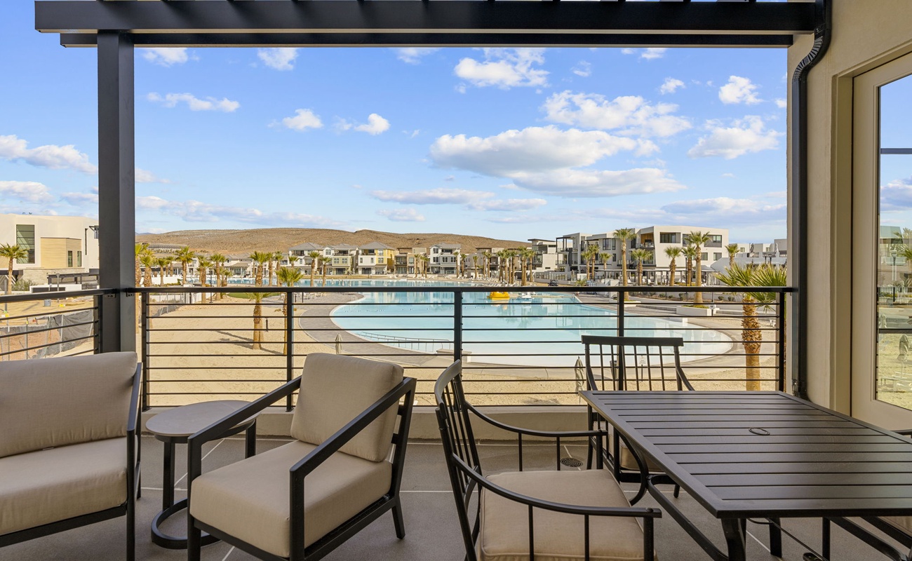 Unit B - Outdoor Seating