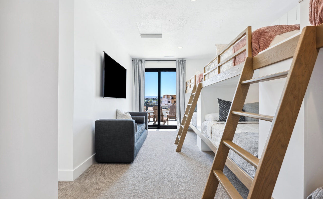 3 D/D Built in Bunks