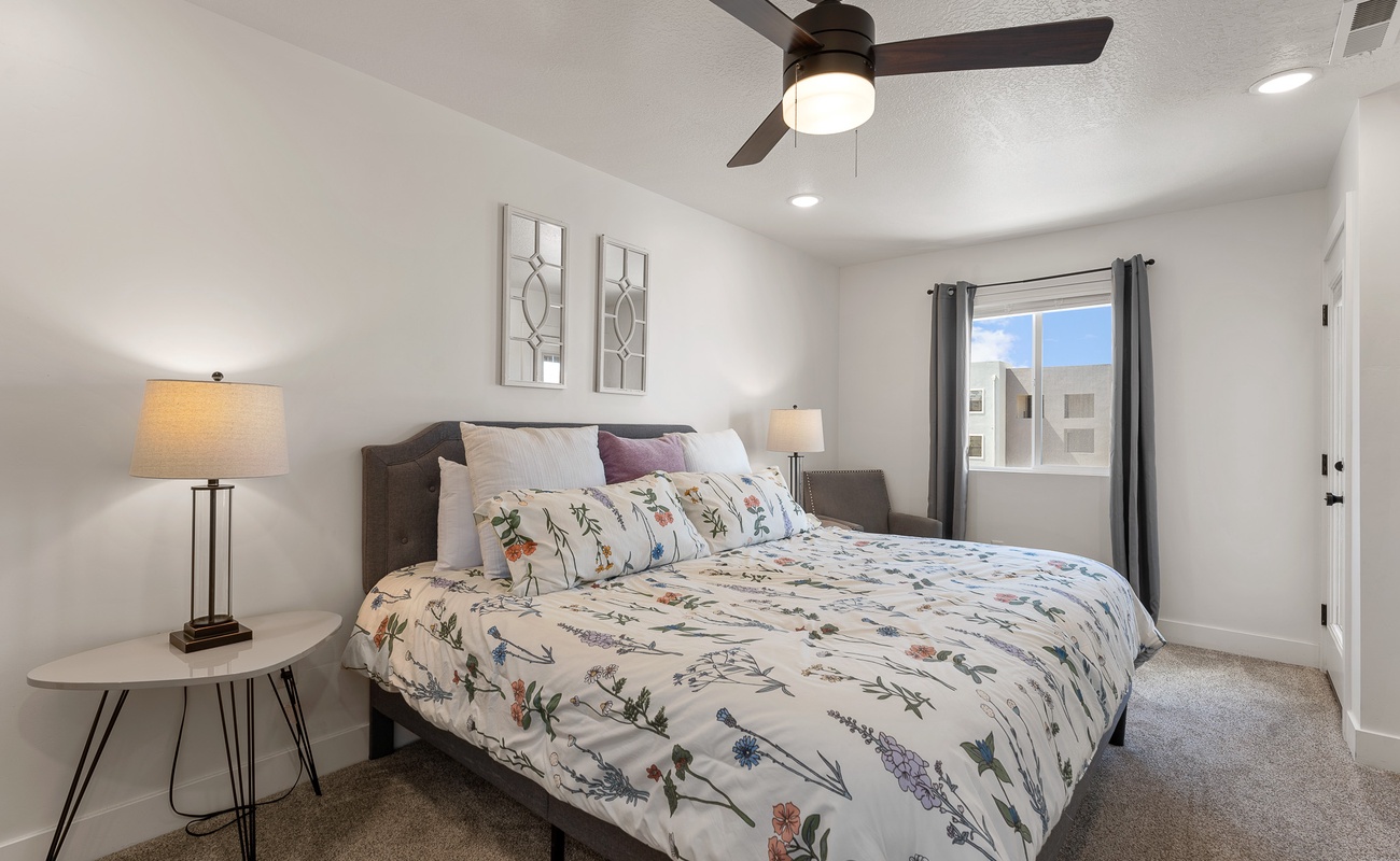 Upstairs King Master Bedroom