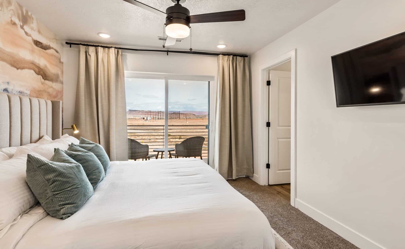 King Bed/Attached Bath