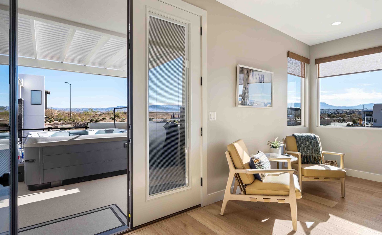 Private Hot Tub & Balcony