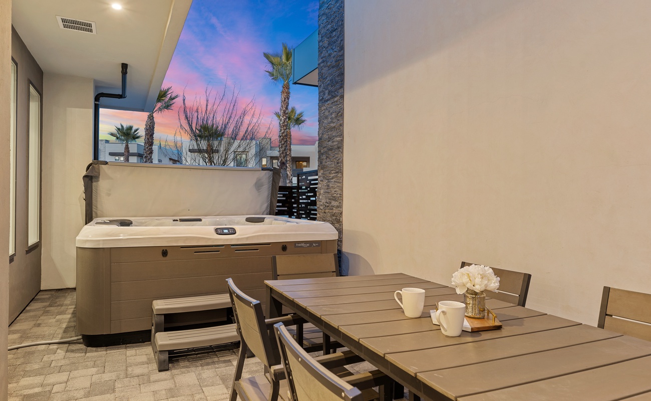 Private Hot Tub Main Level Side Yard