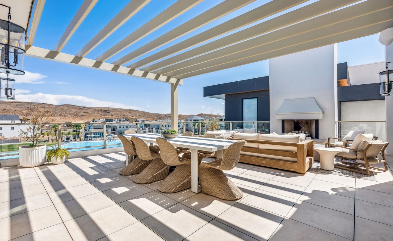 Top Deck Patio / Dining / Seating / Fireplace