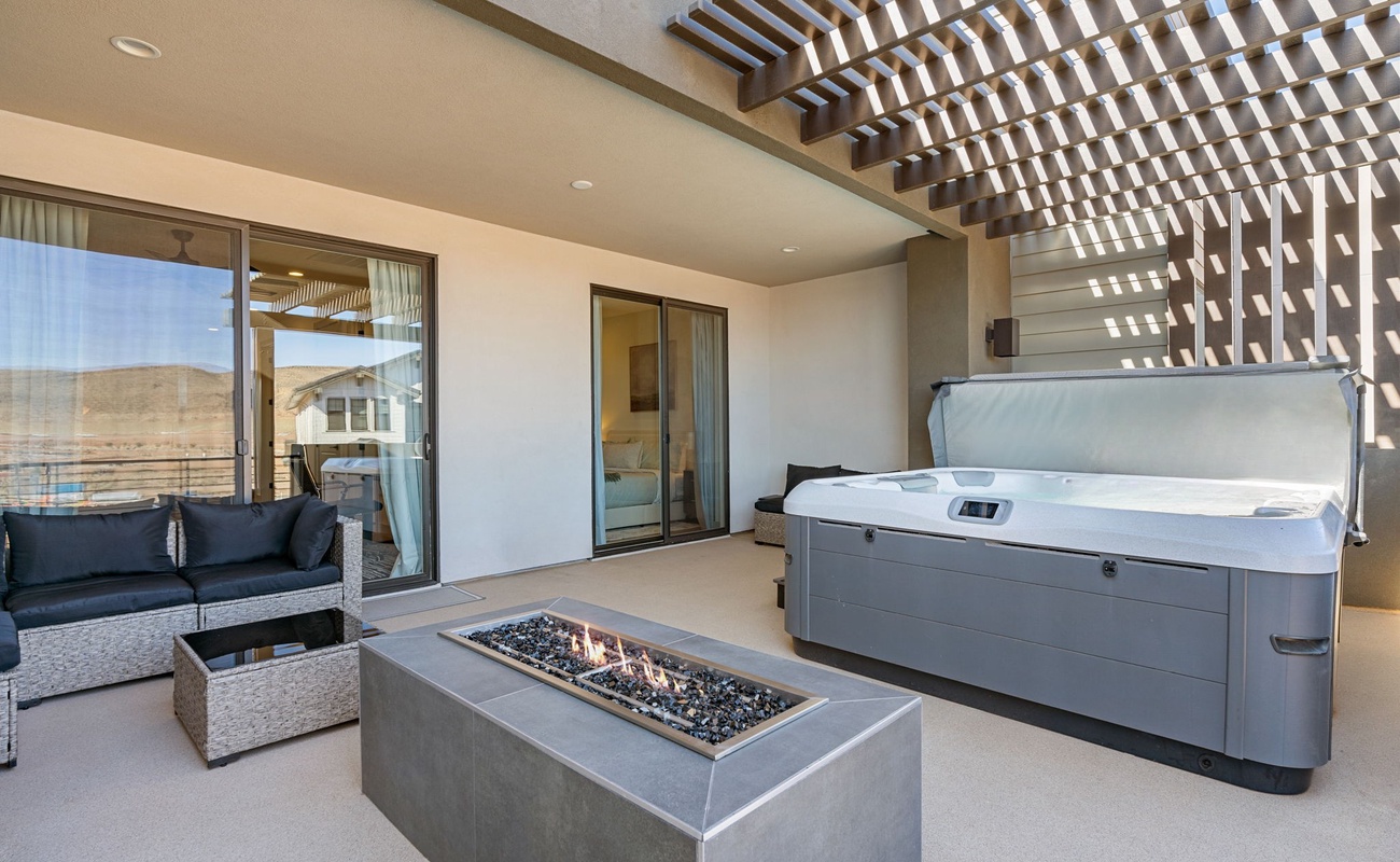 Private Hot Tub + Fire Table