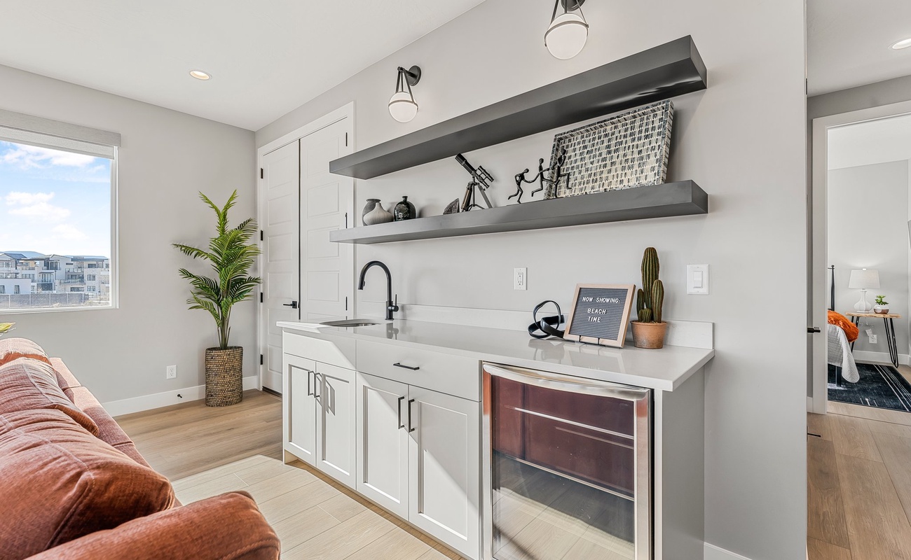Upstairs Loft with Kitchenette