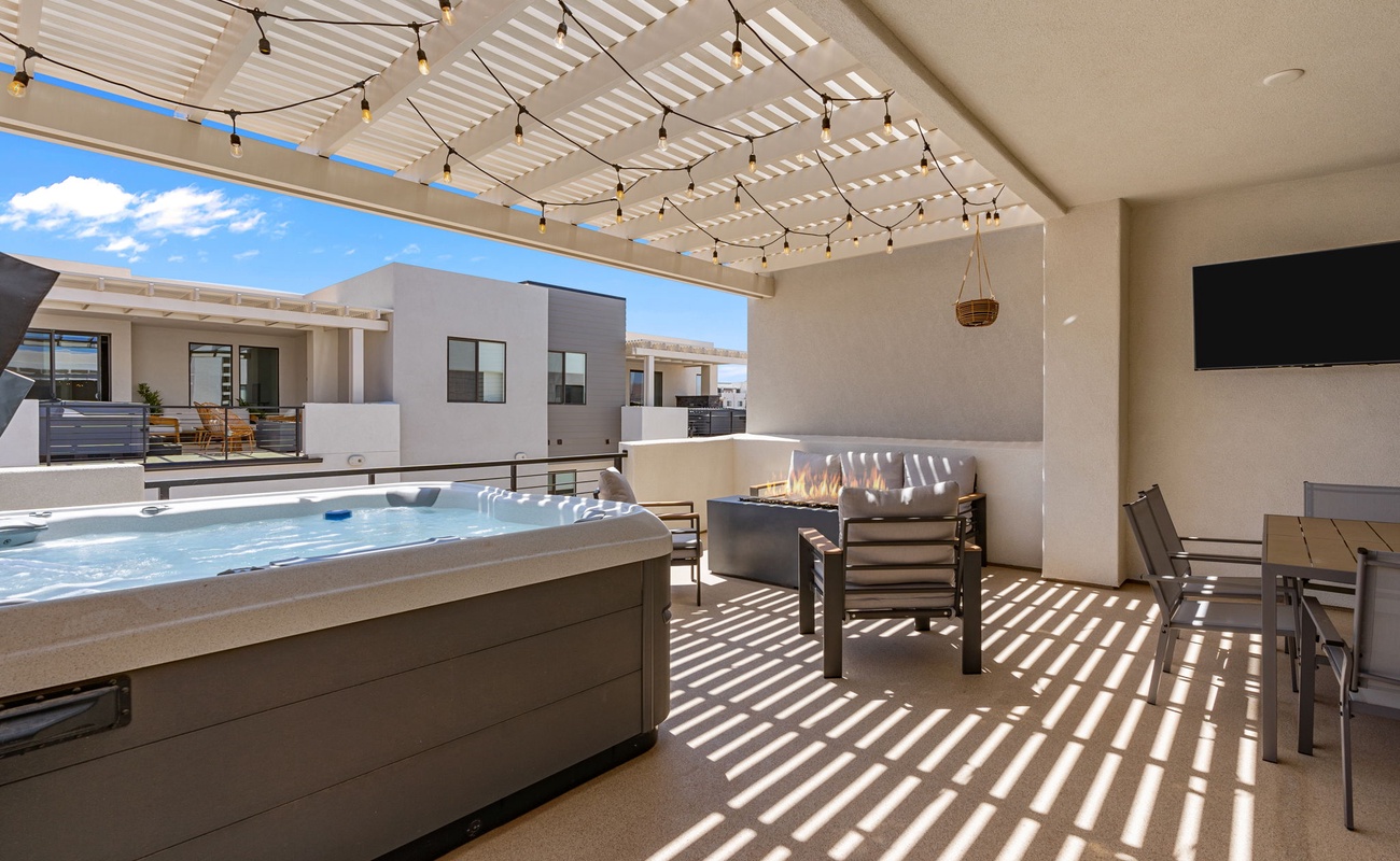 Private Hot Tub + Fire Table