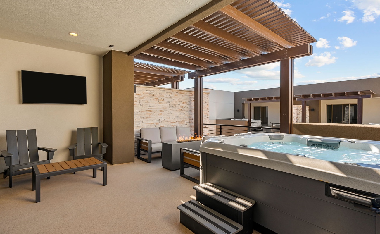 Private Hot Tub + Fire Table