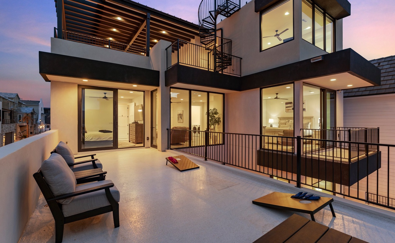Large Patio Deck and Cornhole