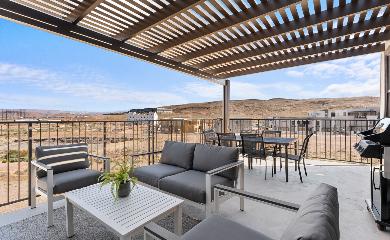 Patio Deck, Great Views, Seating and Table